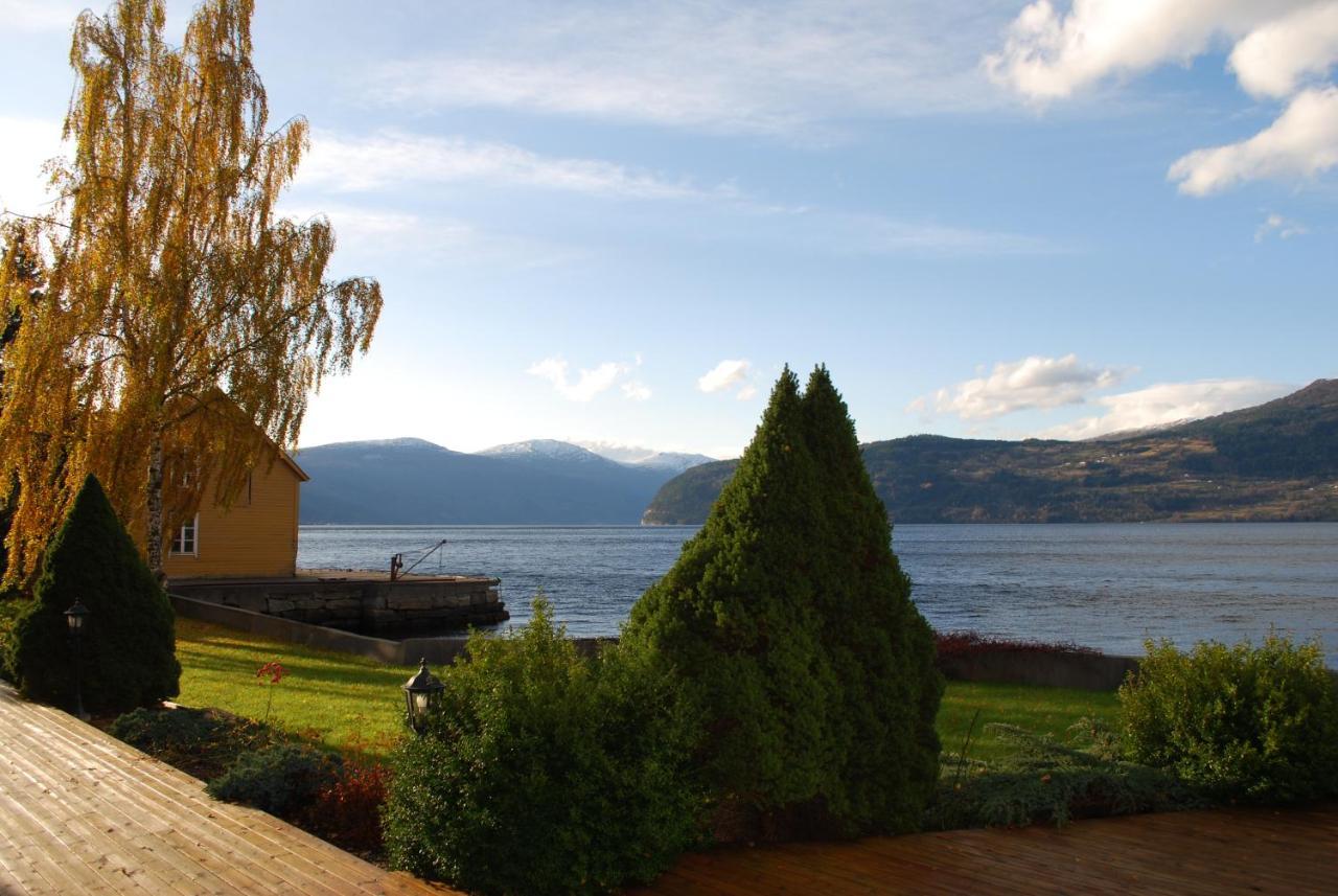 Innvik Fjordhotell Dış mekan fotoğraf