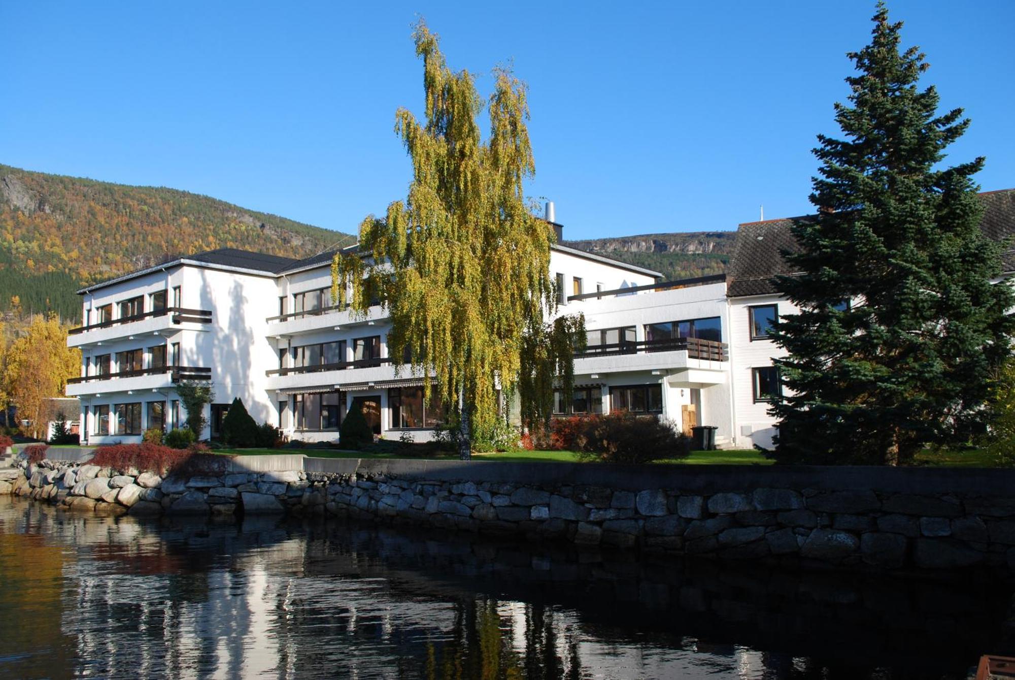 Innvik Fjordhotell Dış mekan fotoğraf