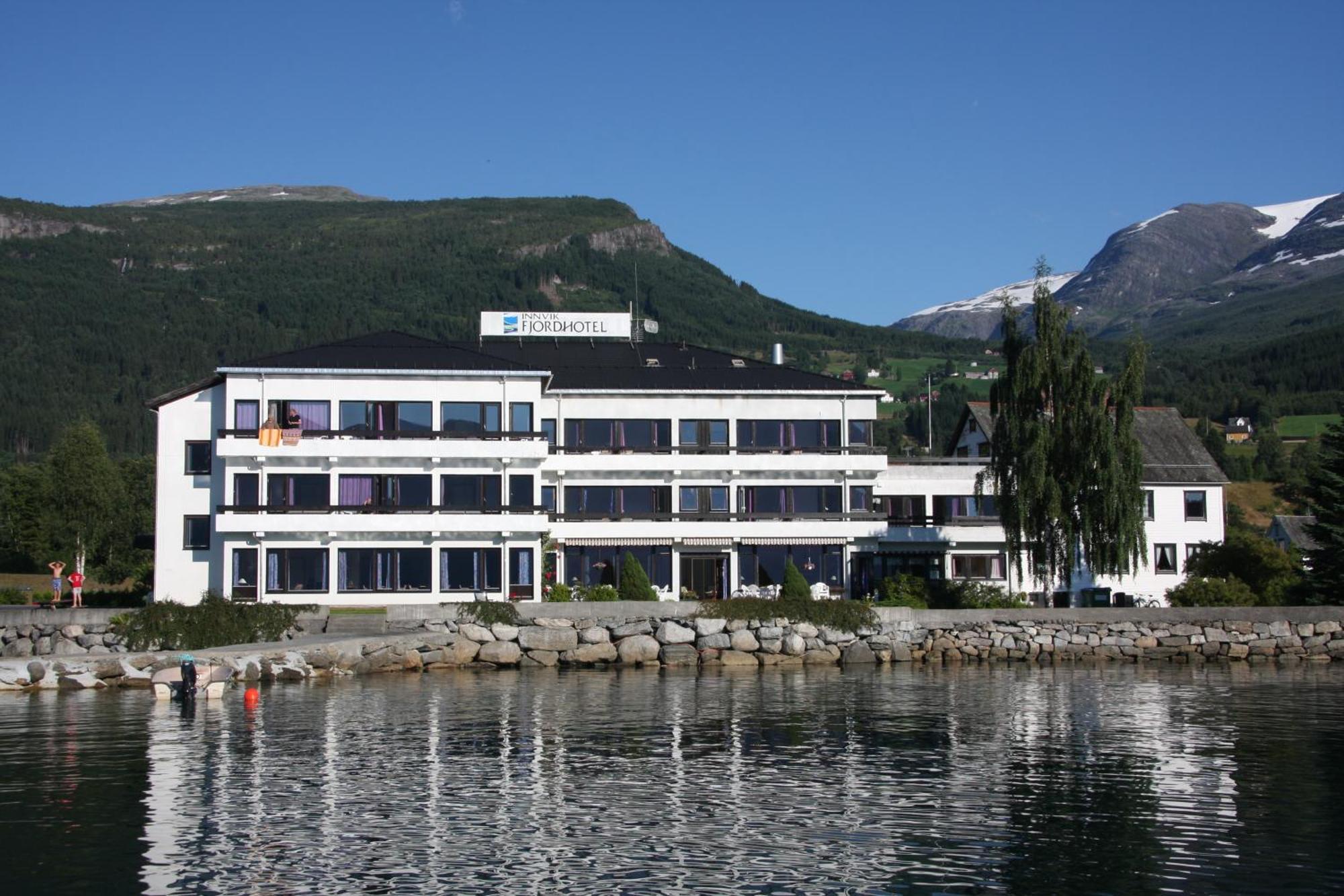 Innvik Fjordhotell Dış mekan fotoğraf